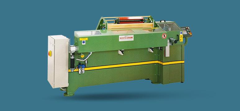 <span>B9-F</span>: Filettatrice automatica per manici da scopa in legno