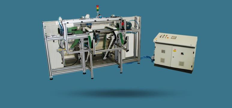 <span>B9-I</span>: Intestatrice automatica per manici da scopa in legno